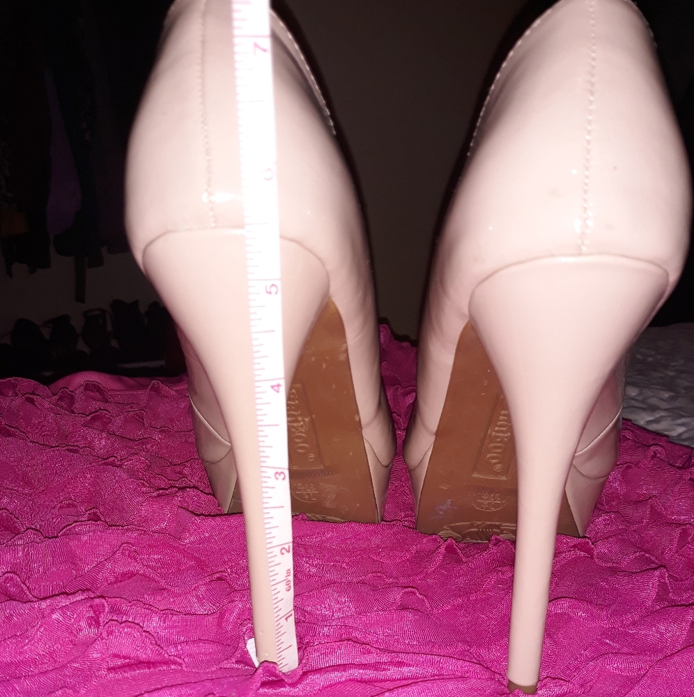 Nude Pumps - Picture 4 of 5